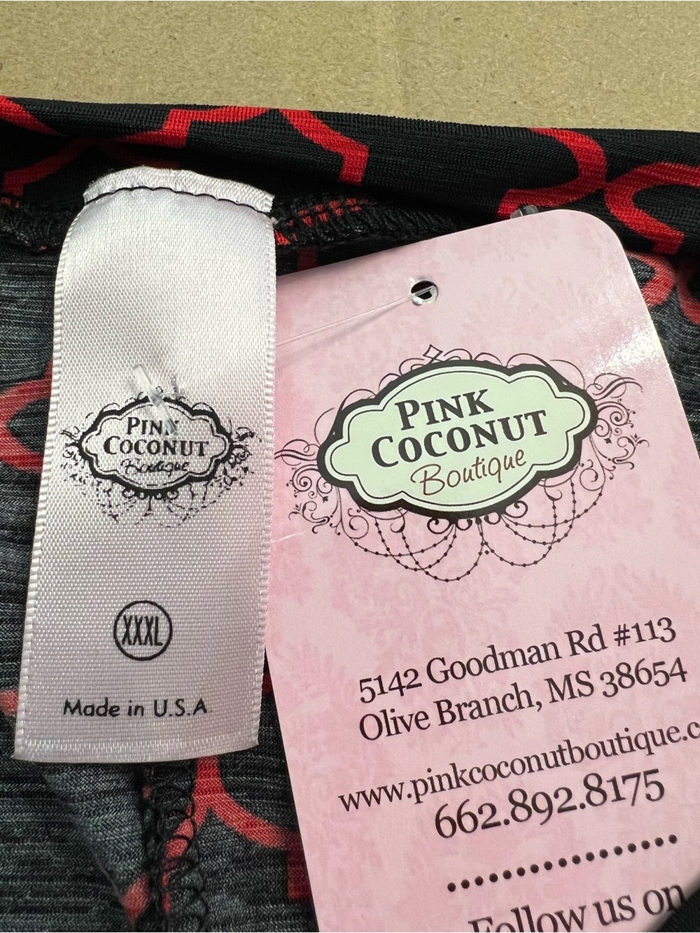 New With Tag- Pink Coconut Boutique Black and Red Lattice Print Tunic. Size XXXL - Picture 5 of 7